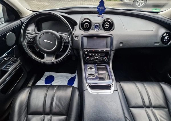 Jaguar XJ cena 62000 przebieg: 224000, rok produkcji 2011 z Mirosławiec małe 407